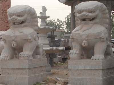 商場(chǎng)門口石雕獅子